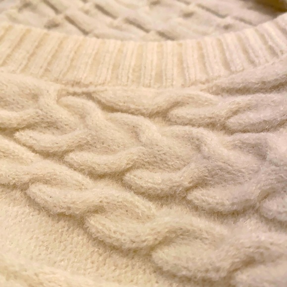 NWOT Entro Sz M Cream Sweater Knit Vest Top Oversized V Neck Plush Stretchy - Picture 8 of 8